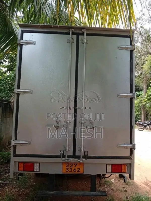 Isuzu ELF 1999 Lorry (Used)