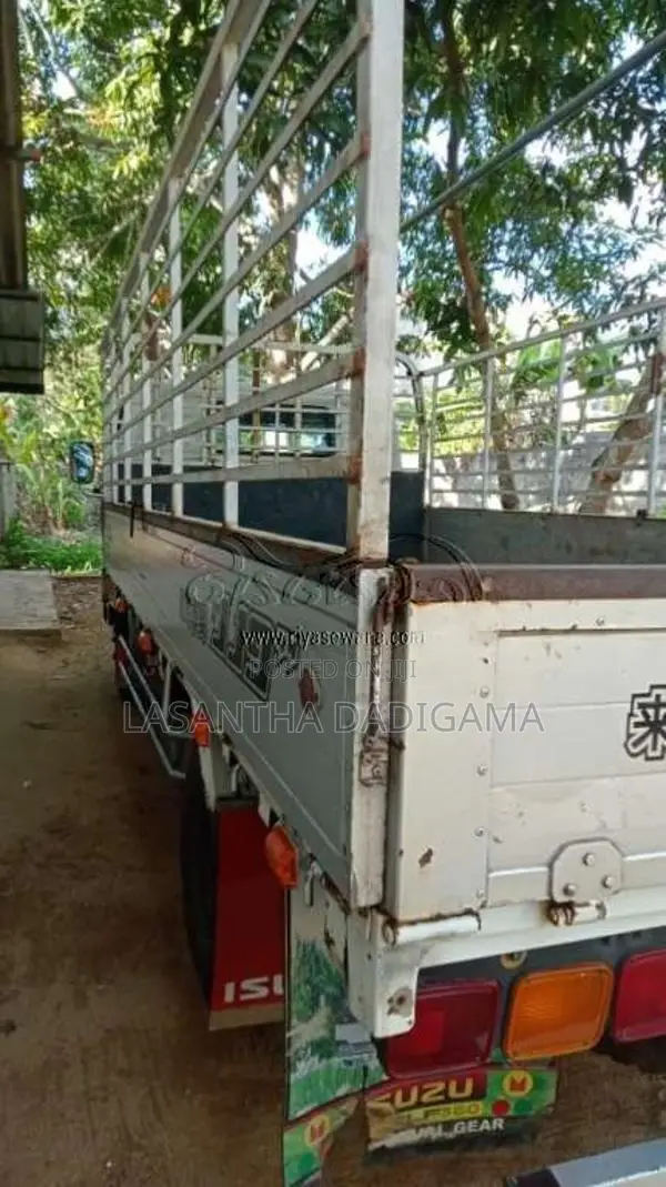 Isuzu NPR 2000 Lorry (Used)