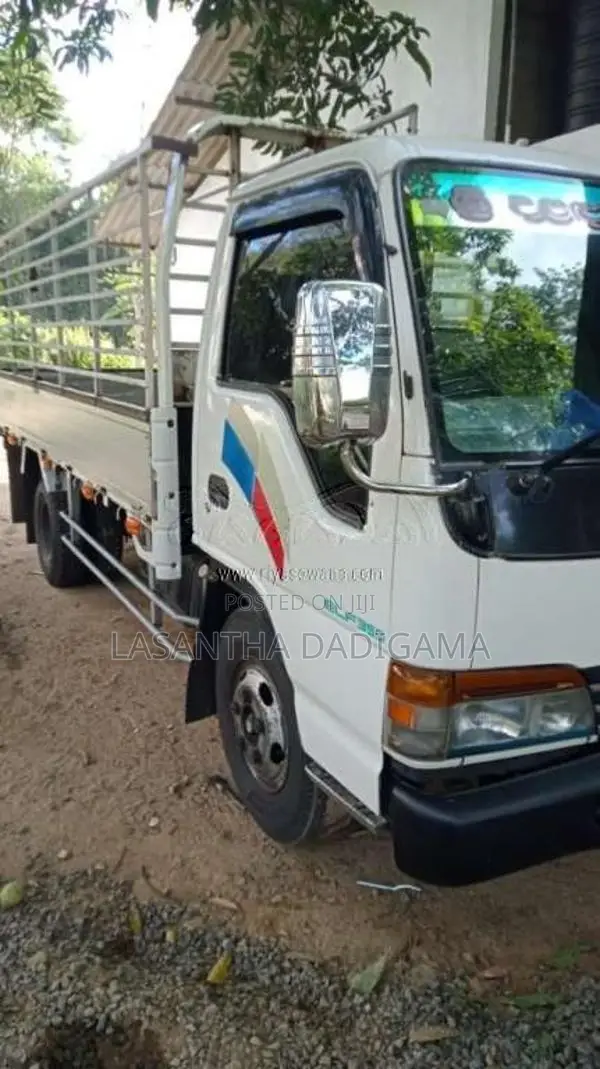 Isuzu NPR 2000 Lorry (Used)