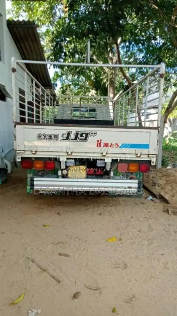 Isuzu NPR 2000 Lorry (Used)