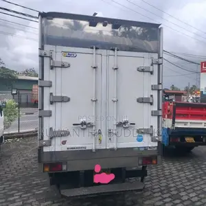 Isuzu Freezer 4WD 10.5ft 2019 Lorry (Used)
