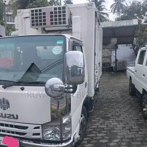 Isuzu Freezer 4WD 10.5ft 2019 Lorry (Used)