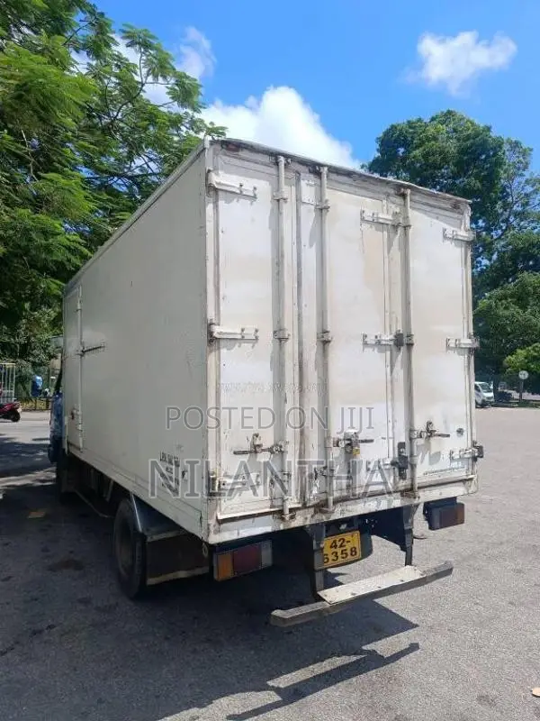 Isuzu NPR 1986 Lorry (Used)