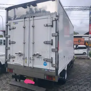 Isuzu Freezer 4WD 10.5ft 2019 Lorry (Used)
