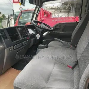 Isuzu Freezer 4WD 10.5ft 2019 Lorry (Used)