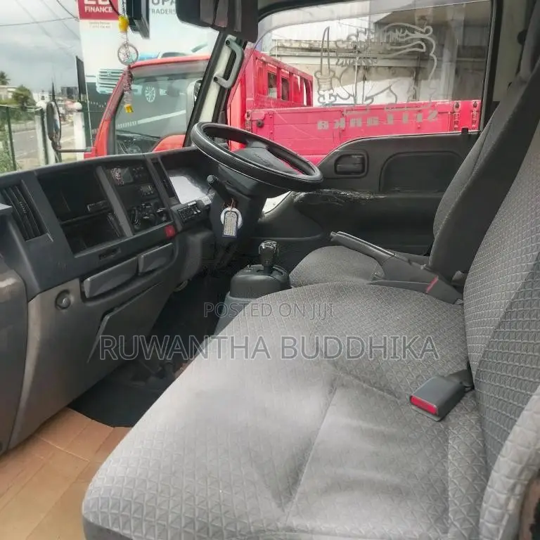 Isuzu Freezer 4WD 10.5ft 2019 Lorry (Used)
