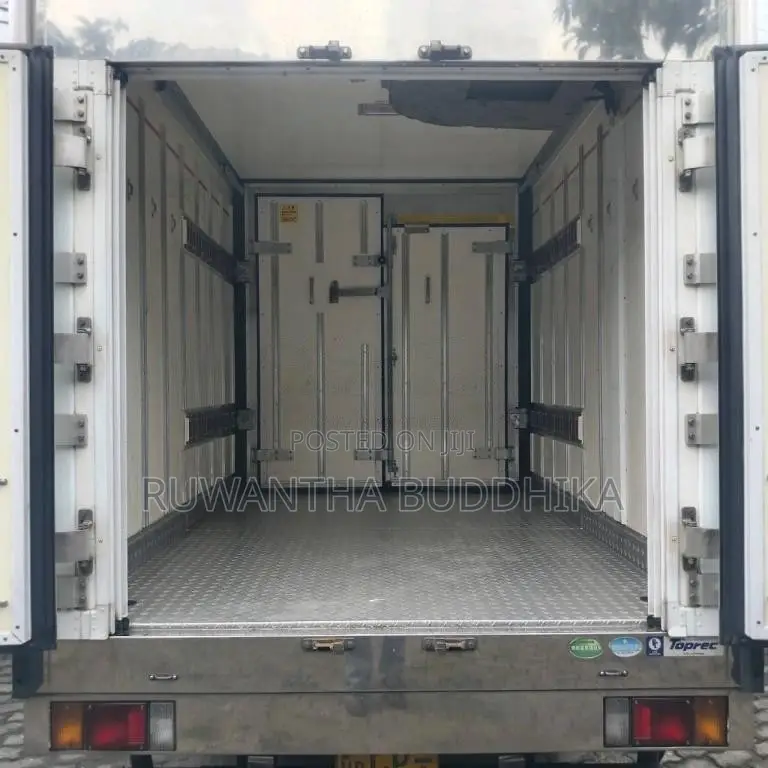 Isuzu Freezer 4WD 10.5ft 2019 Lorry (Used)