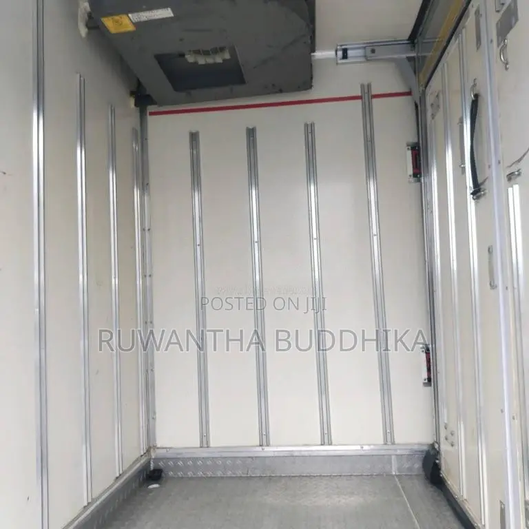 Isuzu Freezer 4WD 10.5ft 2019 Lorry (Used)