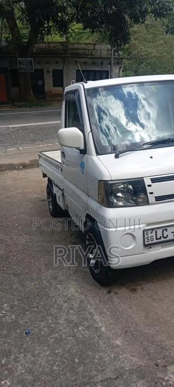 Mitsubishi MiniCab 2002 Lorry (Used)