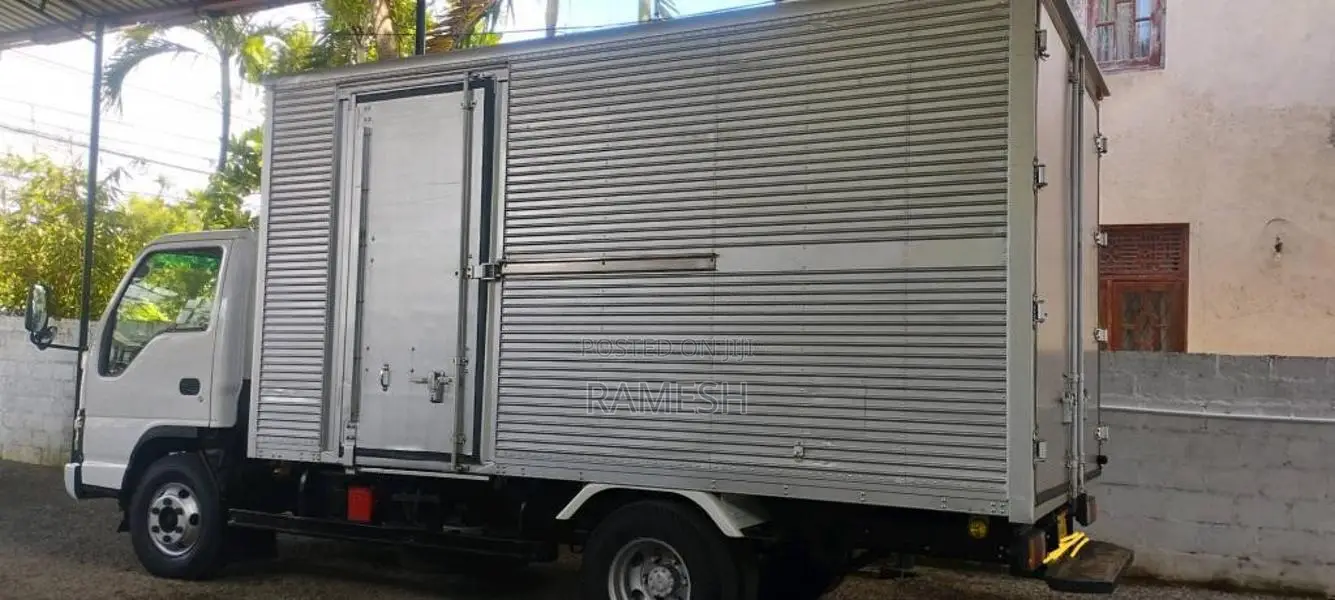 Isuzu NPR 2006 Lorry (Used)