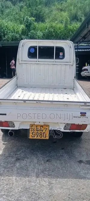 Mitsubishi MiniCab 2002 Lorry (Used)