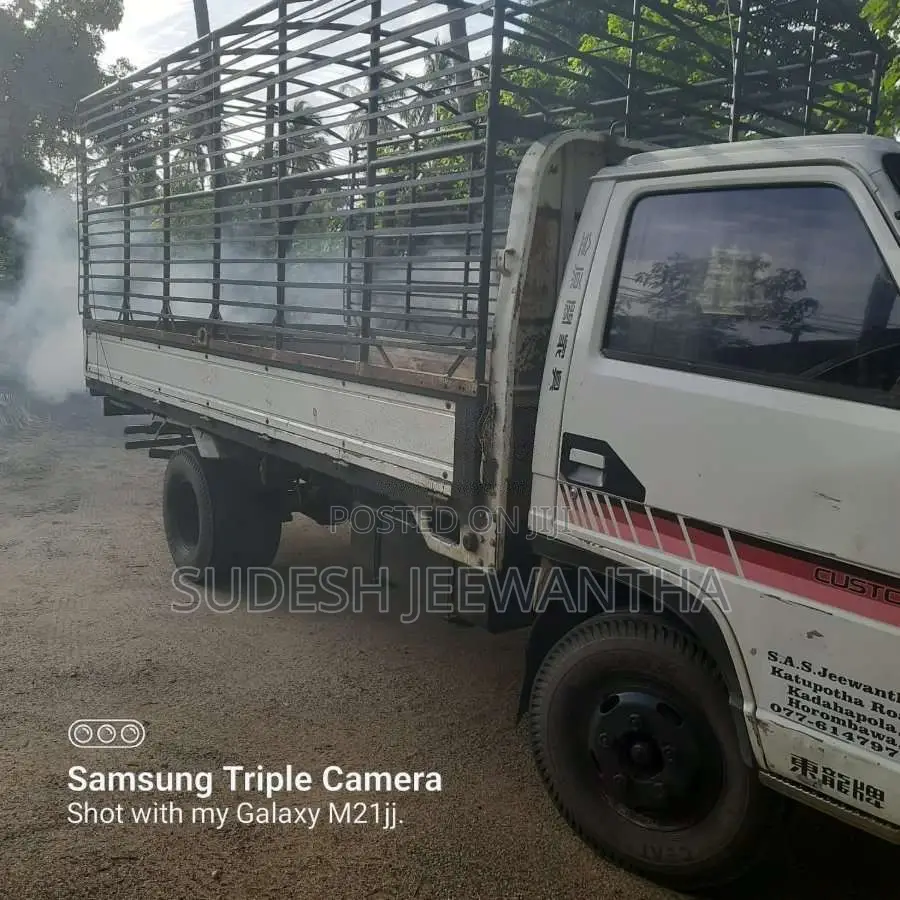 Isuzu ELF 1990 Lorry (Used)