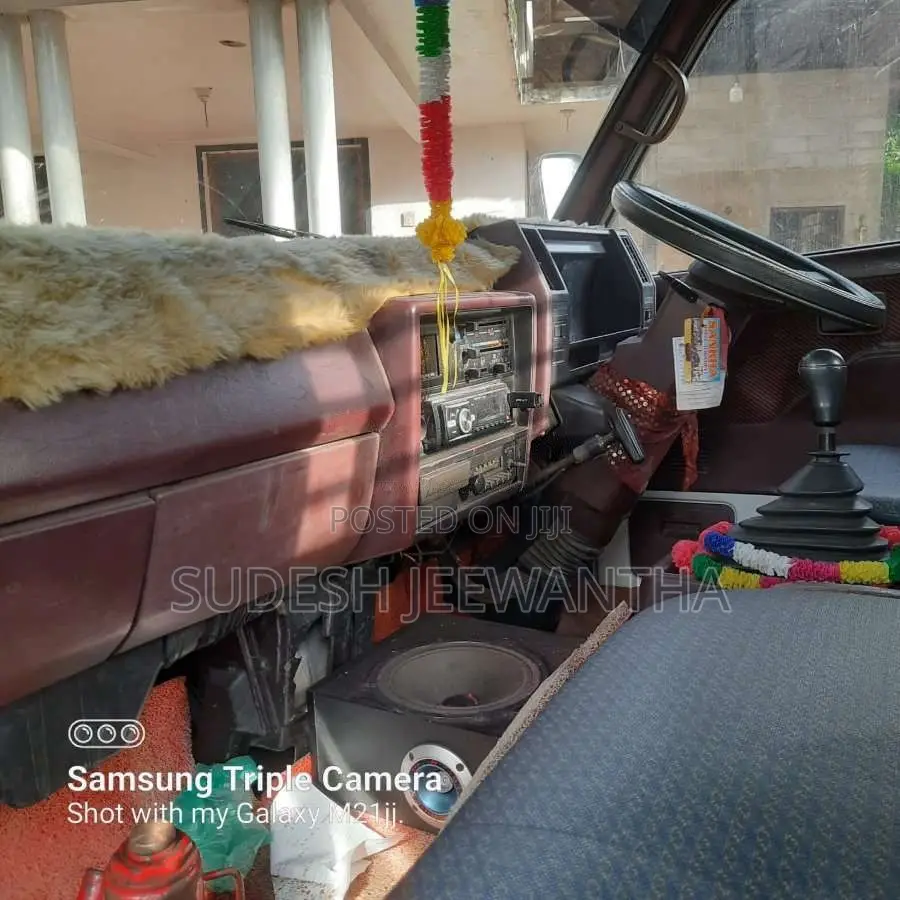 Isuzu ELF 1990 Lorry (Used)