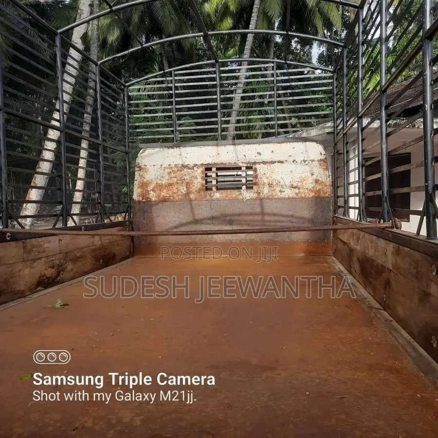 Isuzu ELF 1990 Lorry (Used)