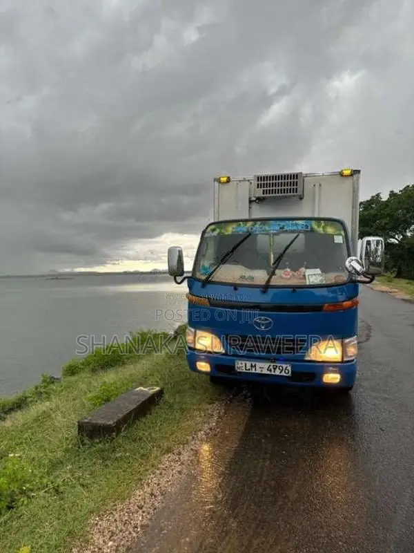 Toyota Dyna 2002 Lorry (Used)