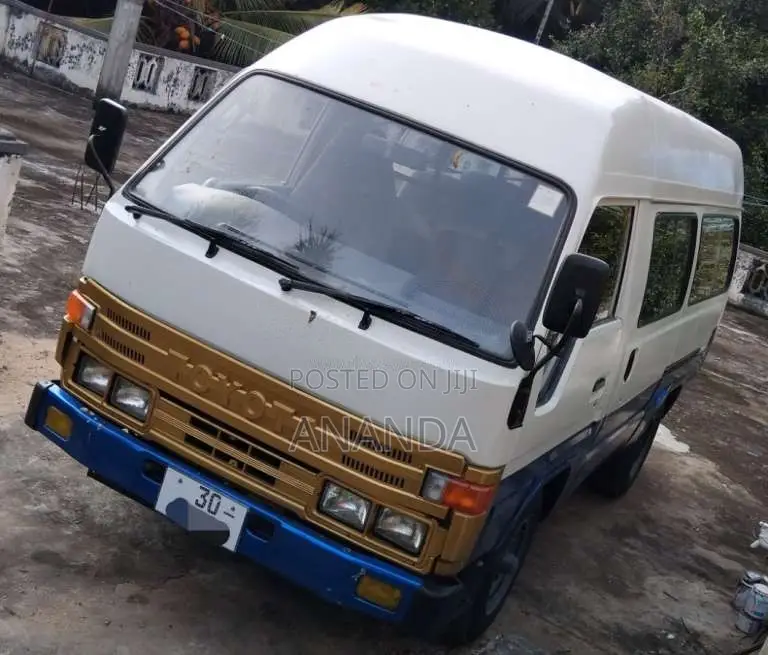 Toyota Dyna 1982 Lorry (Used)