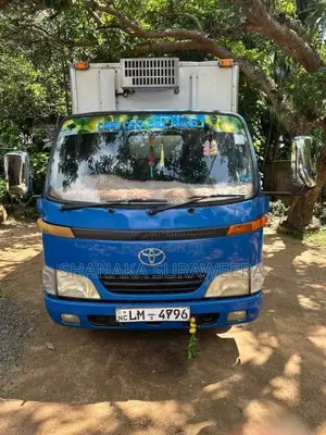 Toyota Dyna 2002 Lorry (Used)