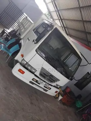 Nissan UD Tipper 2010 Lorry (Used)