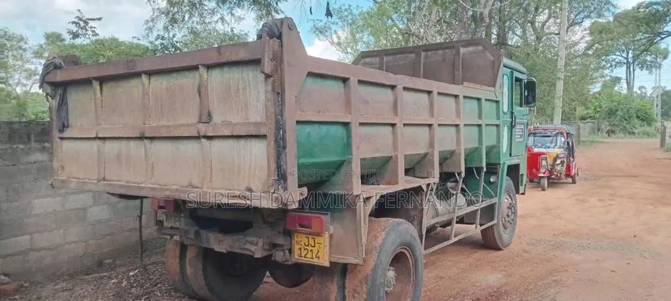 Ashok-Leyland Tipper 2004 Lorry (Used)