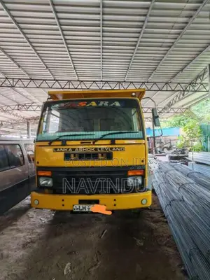 Ashok-Leyland Tipper 2010 Lorry (Used)