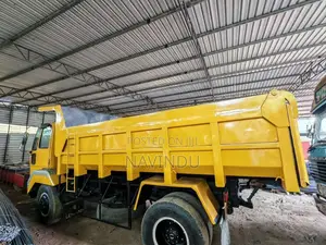 Ashok-Leyland Tipper 2010 Lorry (Used)