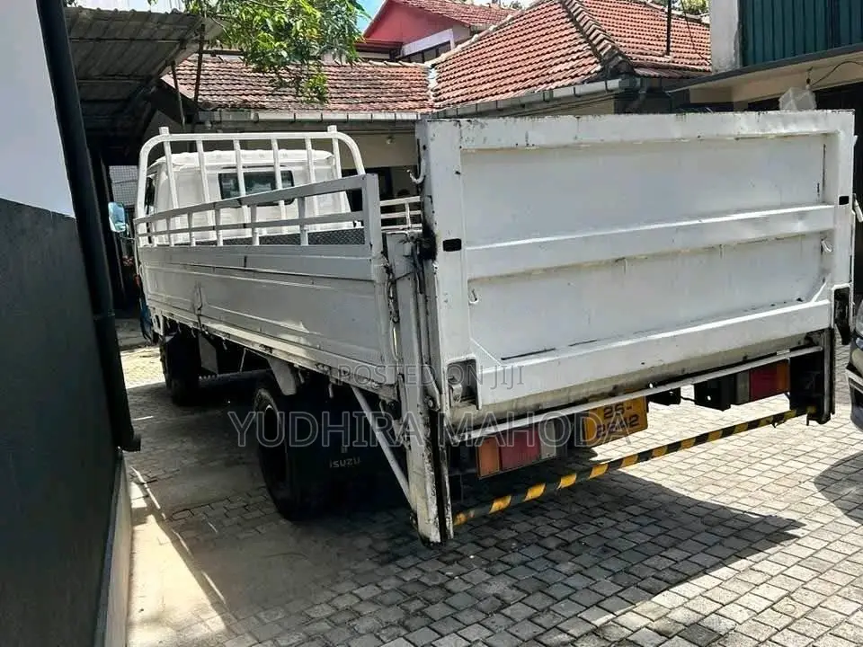 Isuzu ELF 1980 Lorry (Used)