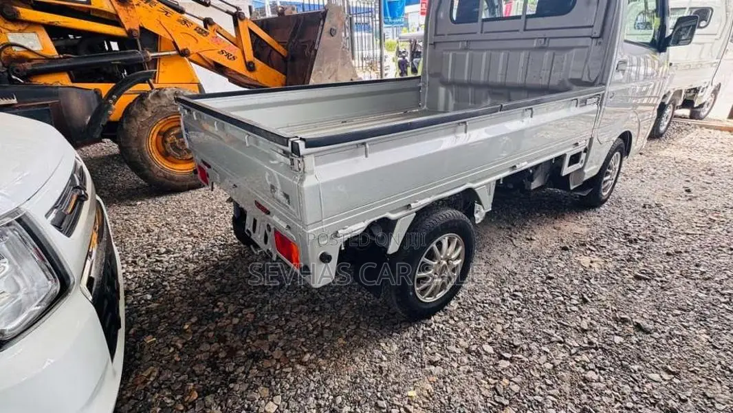 Suzuki Carry 2023 Lorry Unregistered (Recondition)
