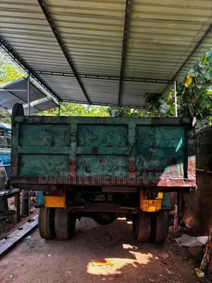 Ashok-Leyland Tipper 2005 Lorry (Used)