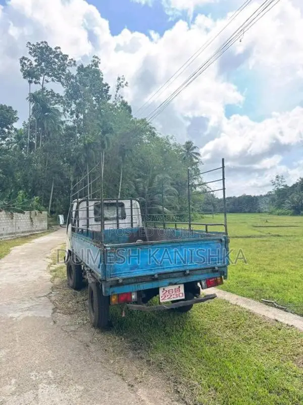 Isuzu ELF 1980 Lorry (Used)