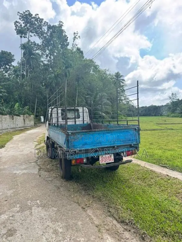 Isuzu ELF 1980 Lorry (Used)