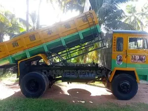 Ashok-Leyland Tipper 2006 Lorry (Used)