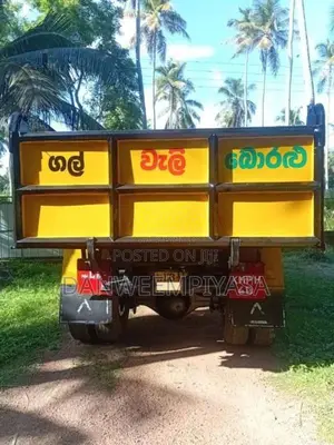 Ashok-Leyland Tipper 2006 Lorry (Used)