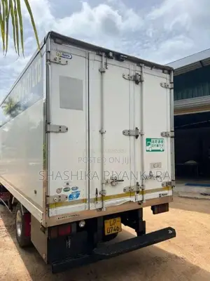 Isuzu Freezer 2011 Lorry (Used)