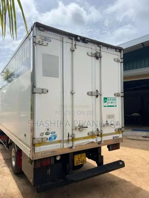 Isuzu Freezer 2011 Lorry (Used)