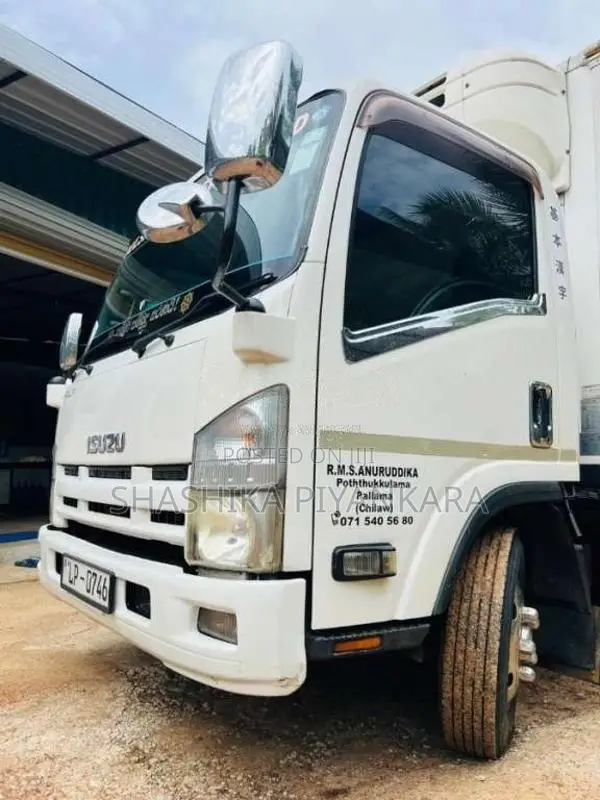 Isuzu Freezer 2011 Lorry (Used)