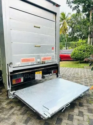 Isuzu ELF 2013 Lorry (Used)
