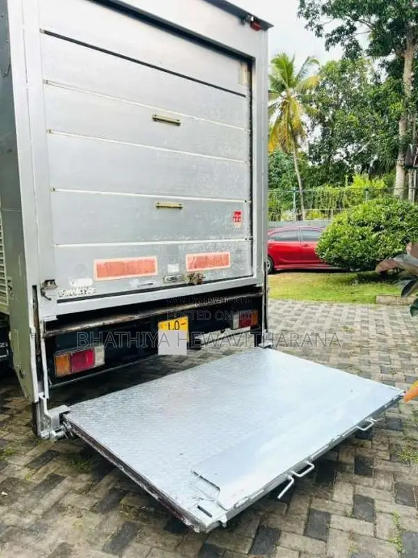 Isuzu ELF 2013 Lorry (Used)