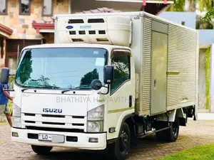 Isuzu ELF 2013 Lorry (Used)