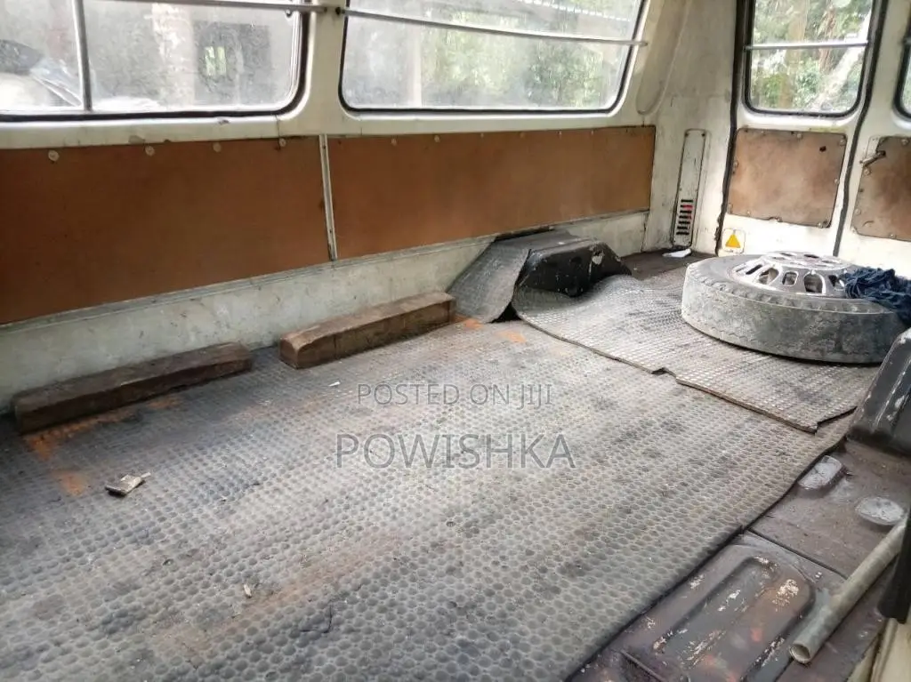 Isuzu ELF 1980 Lorry (Used)