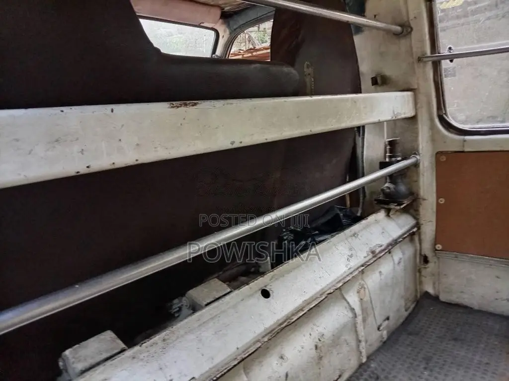 Isuzu ELF 1980 Lorry (Used)