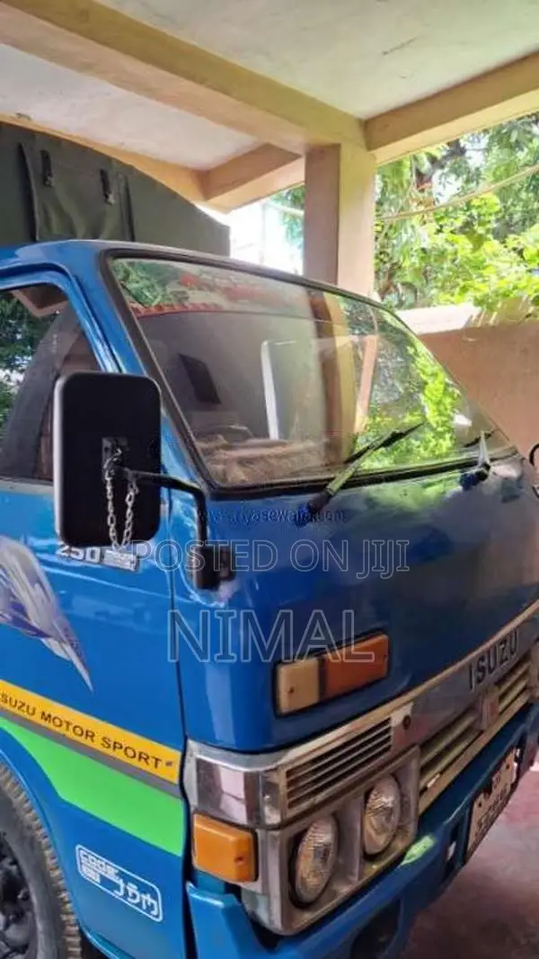 Isuzu ELF 1982 Lorry (Used)