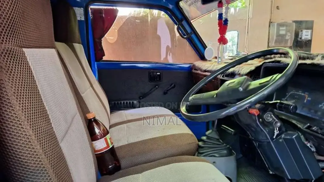 Isuzu ELF 1982 Lorry (Used)