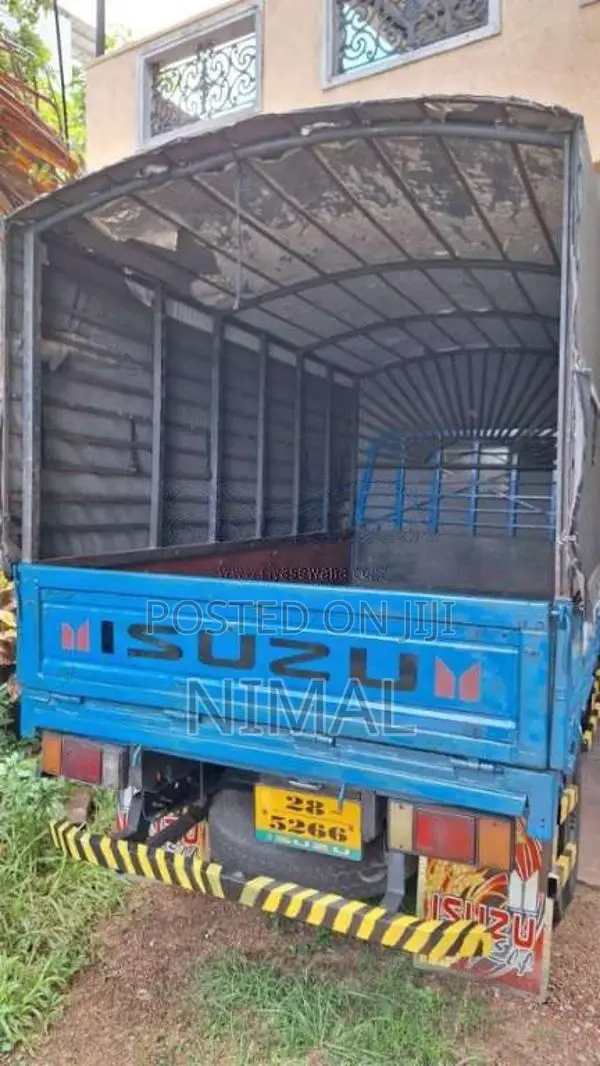 Isuzu ELF 1982 Lorry (Used)
