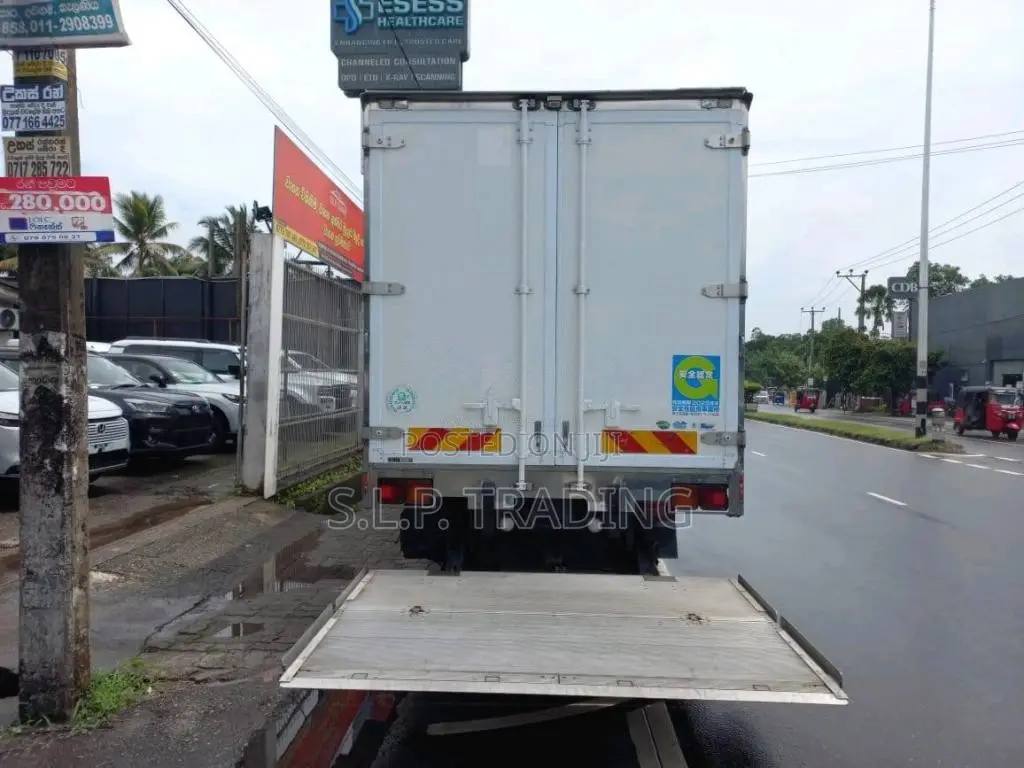 Isuzu Forward 2017 Lorry Unregistered (Recondition)