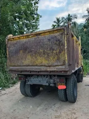 Ashok-Leyland Tipper 2016 Lorry (Used)