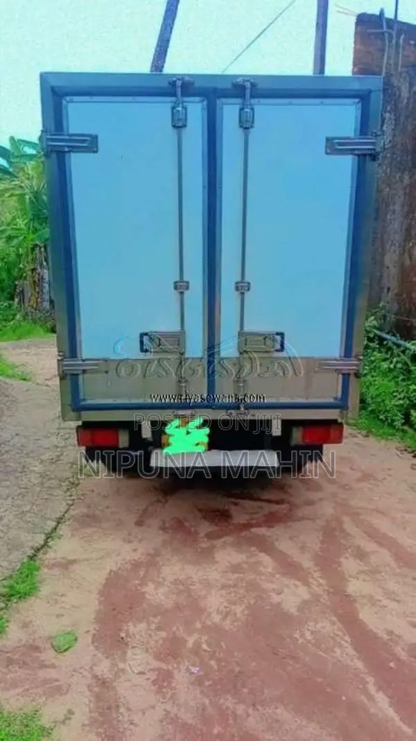 Toyota Dyna 2001 Lorry (Used)