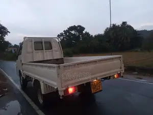Nissan Lion Face 2000 Lorry (Used)