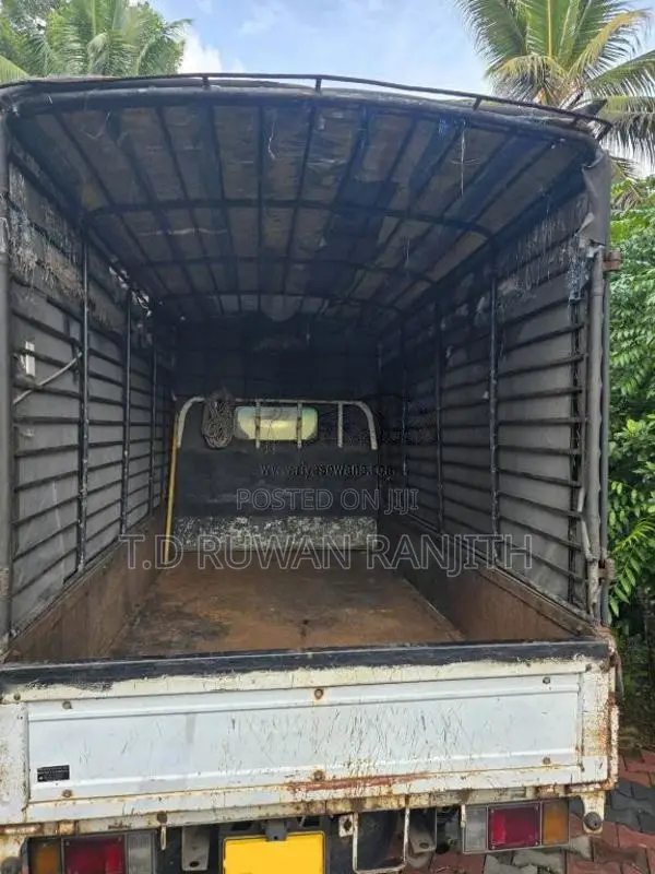Isuzu 10.5 Feet 2016 Lorry (Used)