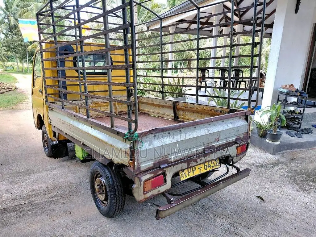 Tata Dimo Batta 2010 Lorry (Used)