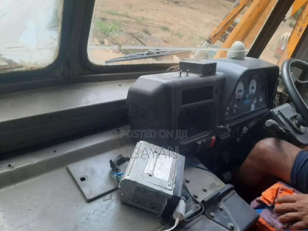 Ashok-Leyland Tipper 2016 Lorry (Used)